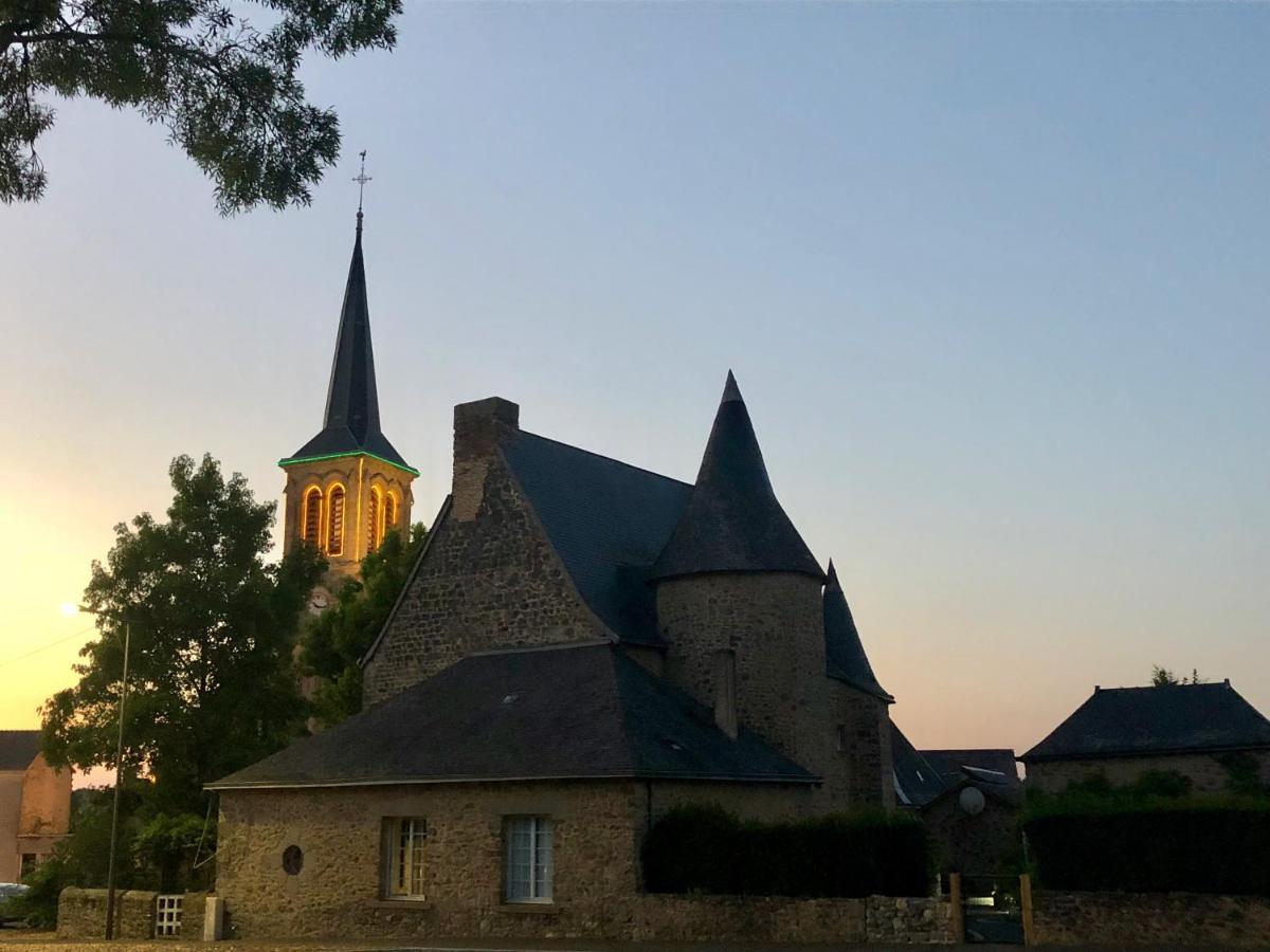 Manoir De La Grand'Cour Bed & Breakfast Soulgé-sur-ouette Dış mekan fotoğraf