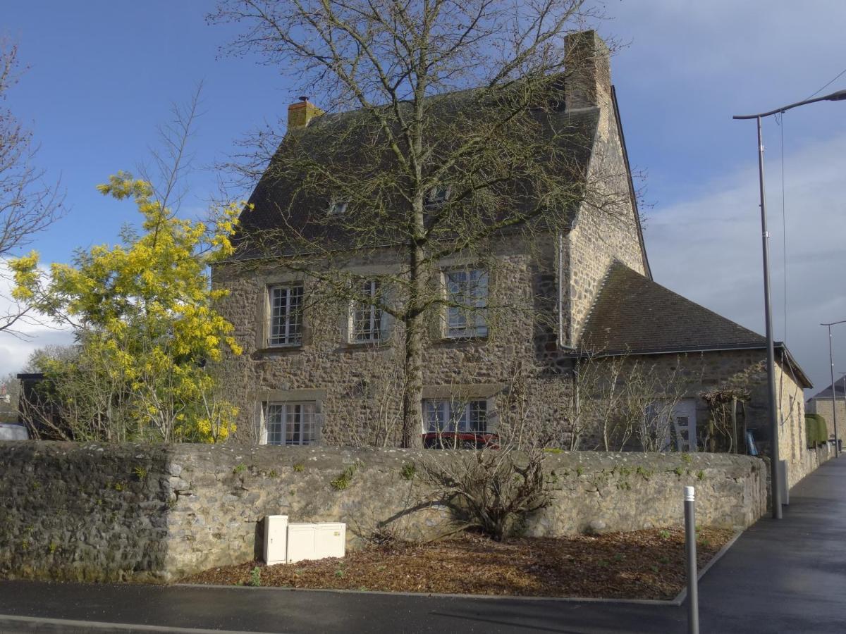 Manoir De La Grand'Cour Bed & Breakfast Soulgé-sur-ouette Dış mekan fotoğraf